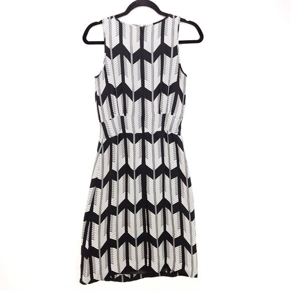Tory Burch 100% Silk Dress Sleeveless A-Line Ruffle Top Size 2 Chevron Gray - Picture 2 of 13